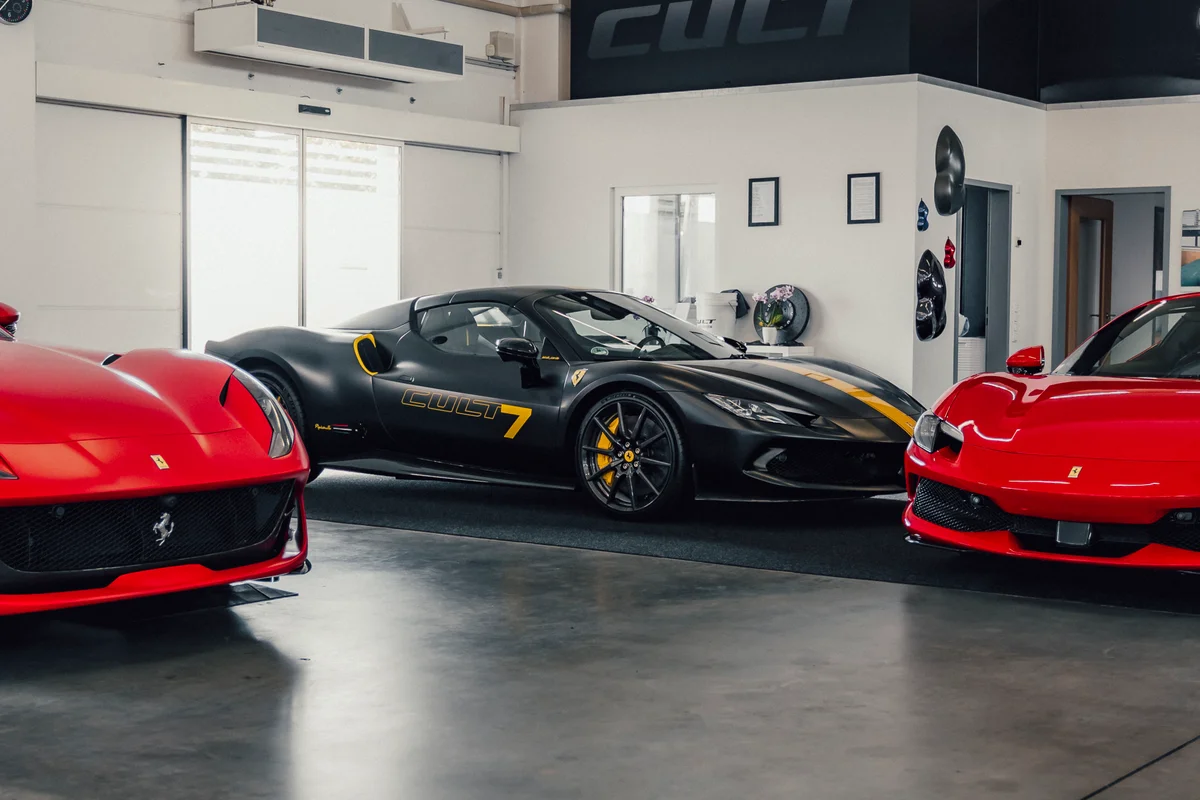 3x Ferrari